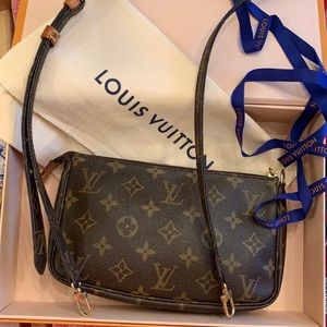 Authentic LV Pochette, great condition